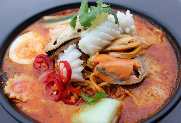 Laksa Seafood Soup Noodles (叻沙海鮮湯麵)