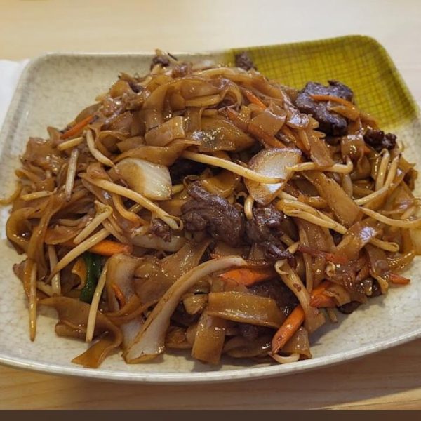 Fried Ho Fun with Beef (乾炒牛河)